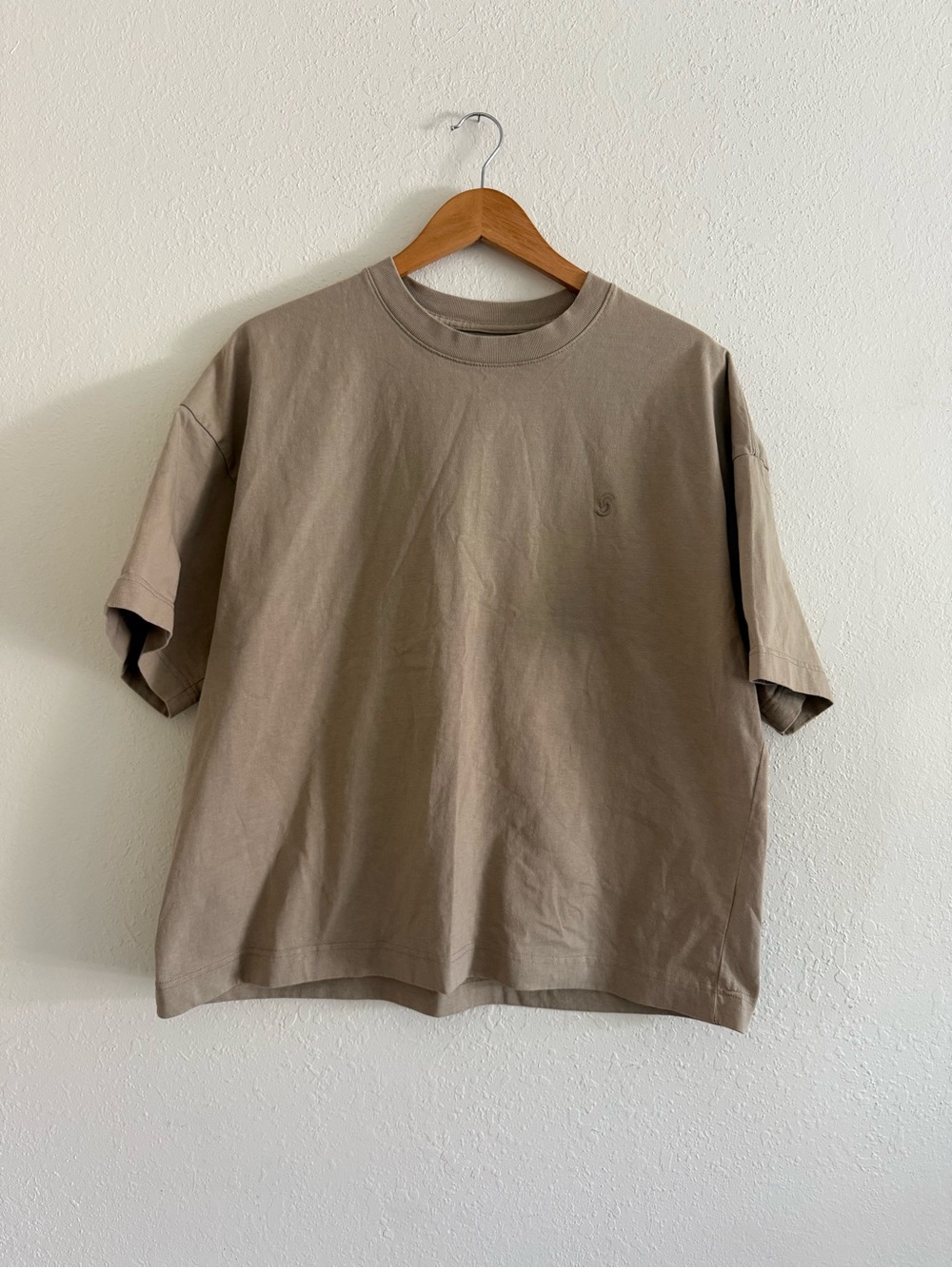 Relaxed Short-Sleeve Crewneck Tee in Taupe